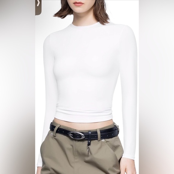 Pumiey Tops - Classic White Long Sleeve Crop Top